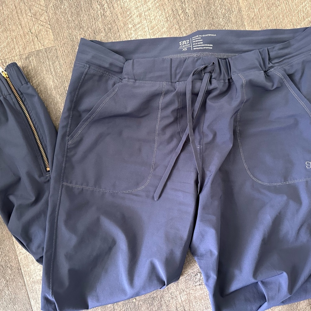 Albion Pants ⚫️ Size XS ⚫️ Color Navy